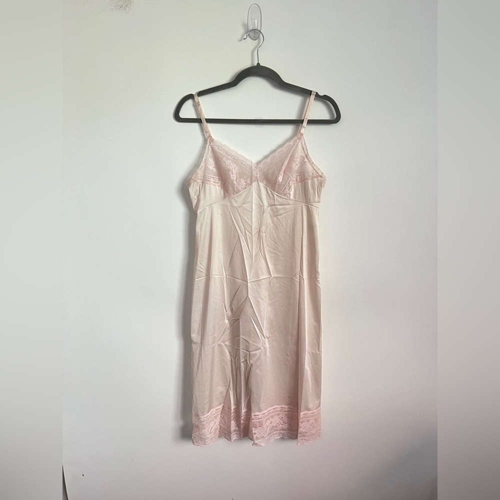 Vintage Vanity Fair Baby Pink Slip Dress Nightgown Size 34 Nylon